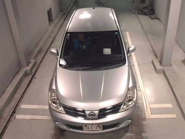 NISSAN TIIDA