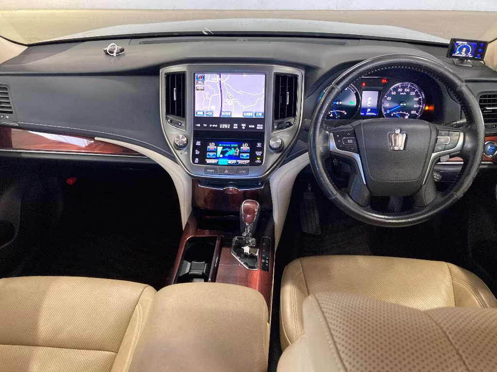 TOYOTA CROWN