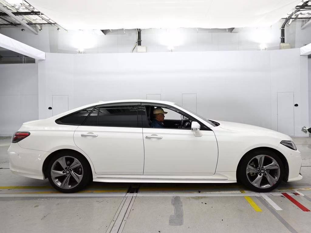 TOYOTA CROWN