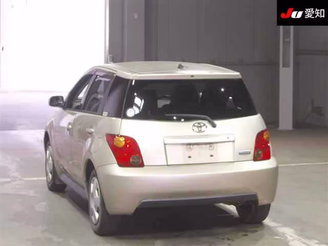 TOYOTA IST