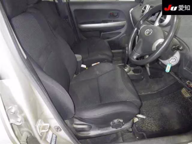 TOYOTA IST