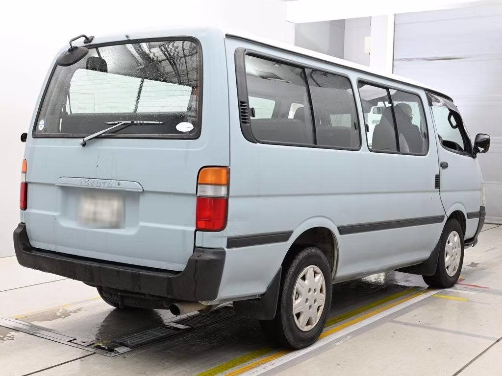 TOYOTA HIACE
