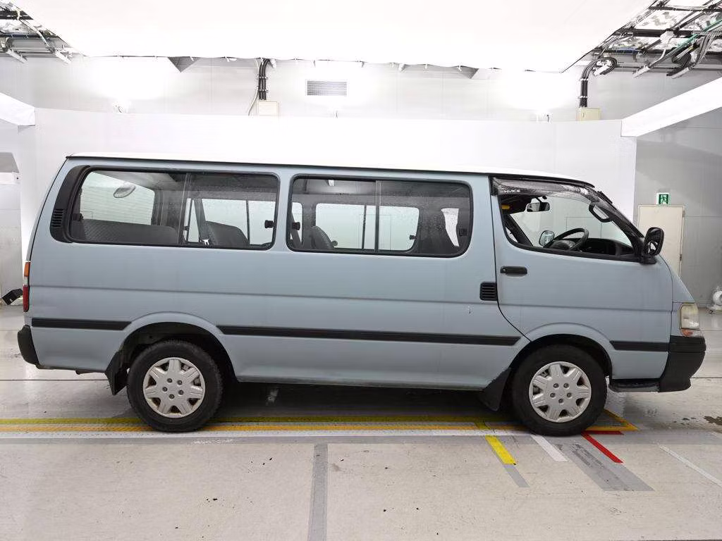 TOYOTA HIACE