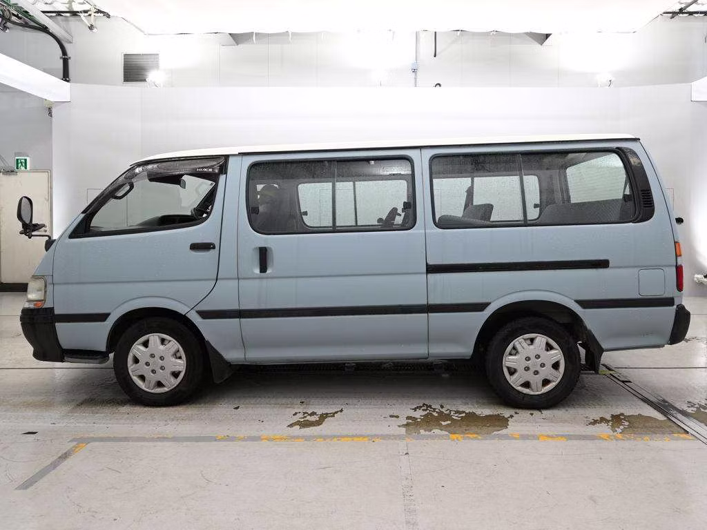 TOYOTA HIACE