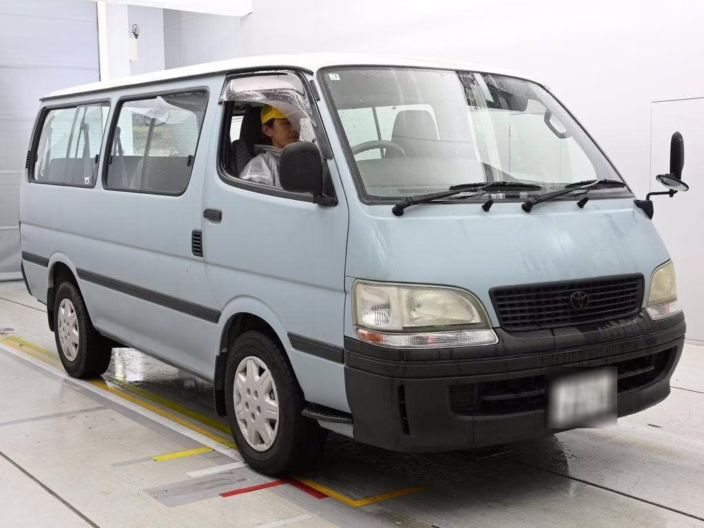 TOYOTA HIACE
