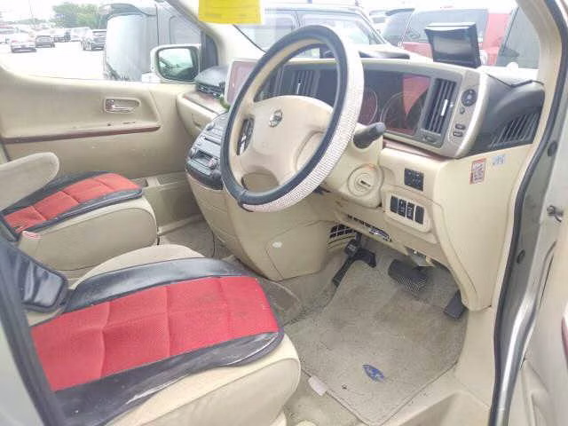 NISSAN ELGRAND