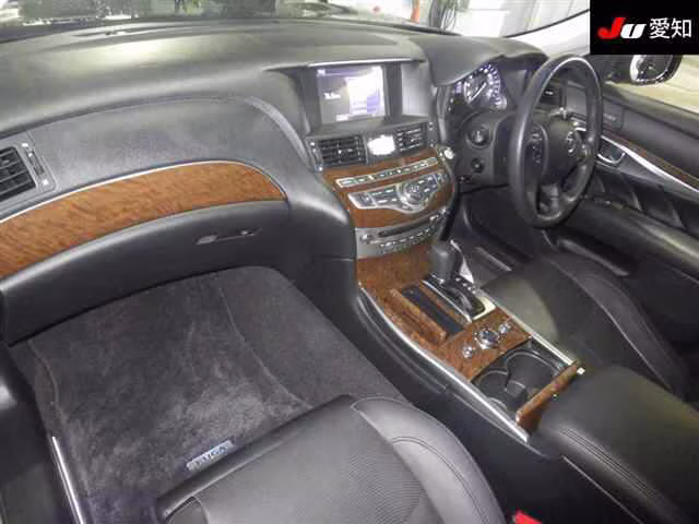 NISSAN FUGA