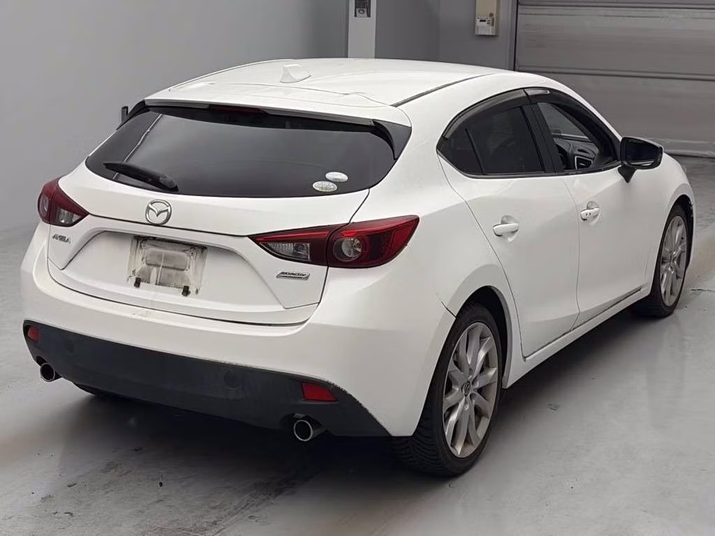 MAZDA AXELA