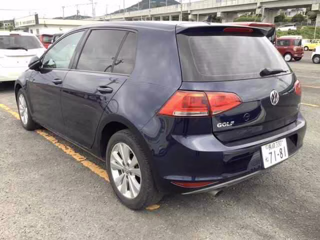 VOLKSWAGEN GOLF