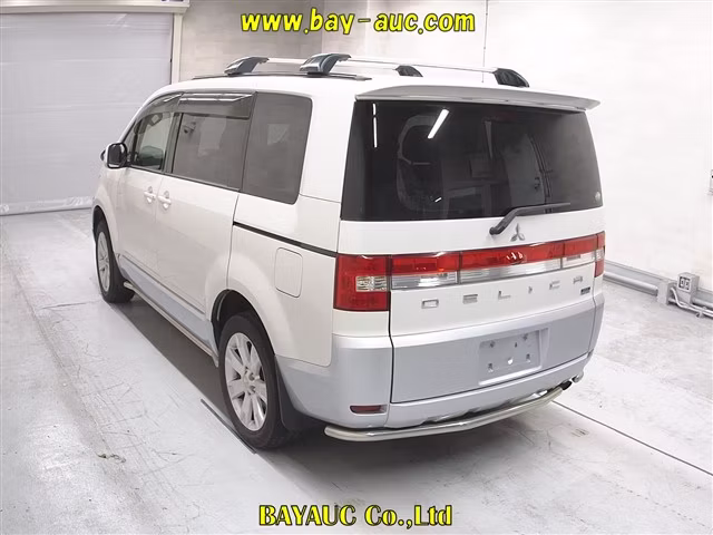 MITSUBISHI DELICA D:5