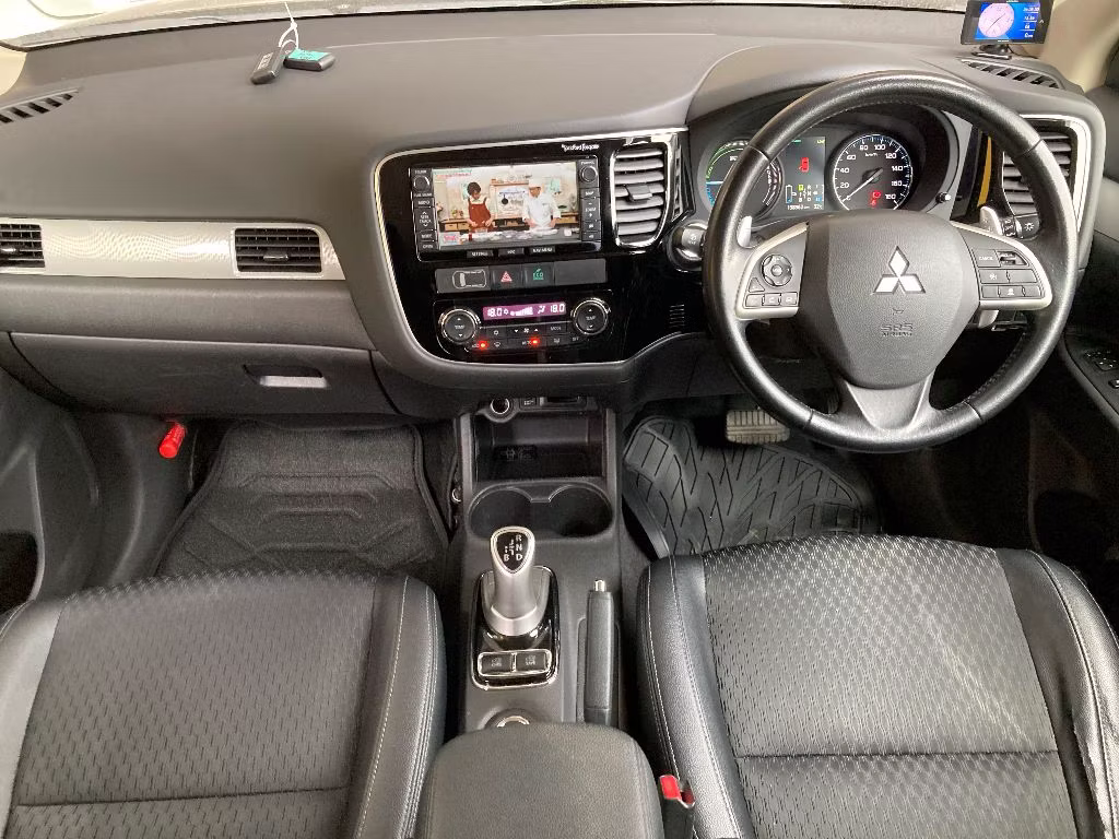 MITSUBISHI OUTLANDER