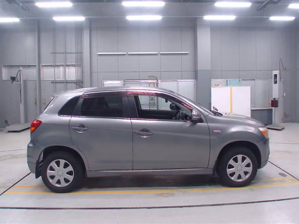 MITSUBISHI RVR