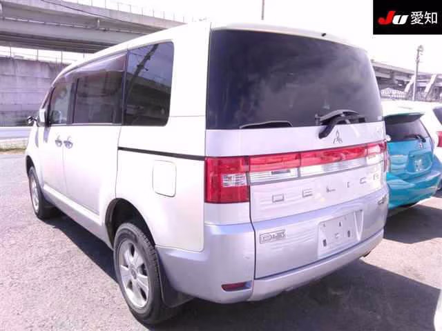 MITSUBISHI DELICA D:5