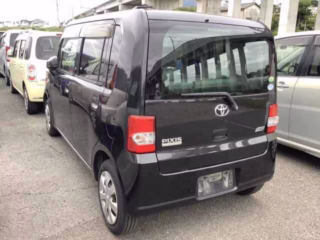 TOYOTA PIXIS SPACE