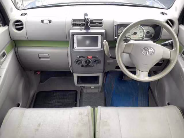 TOYOTA PIXIS SPACE