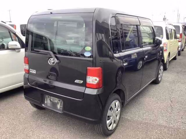 TOYOTA PIXIS SPACE