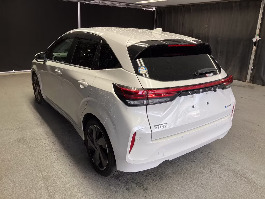 NISSAN AURA