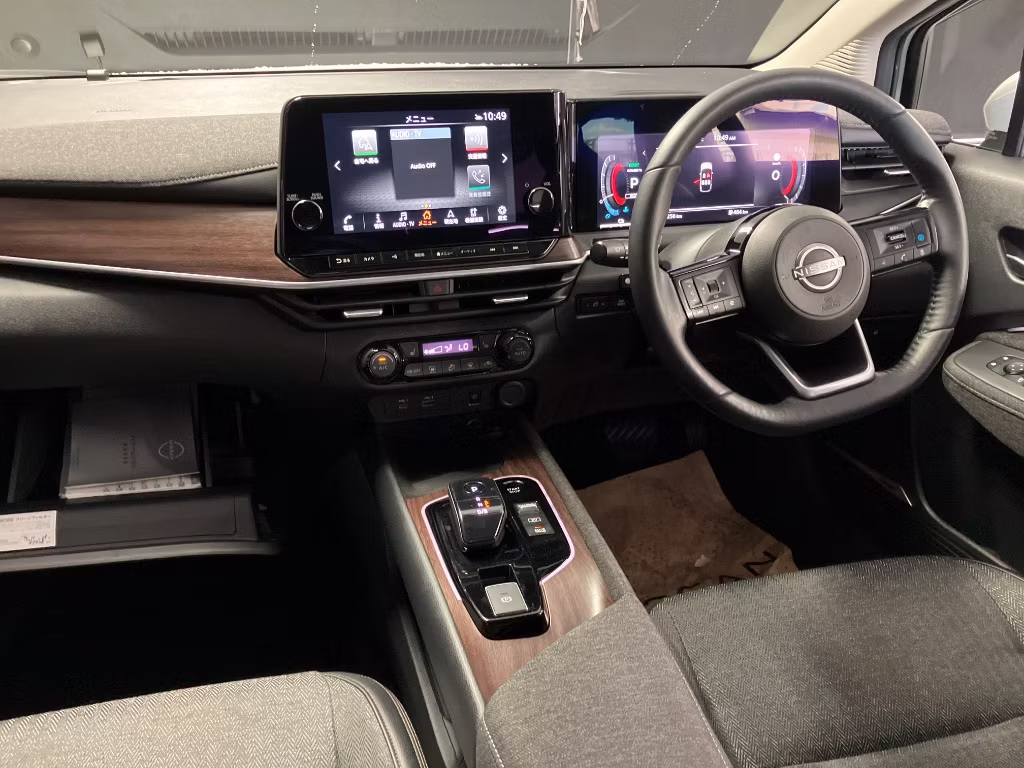 NISSAN AURA