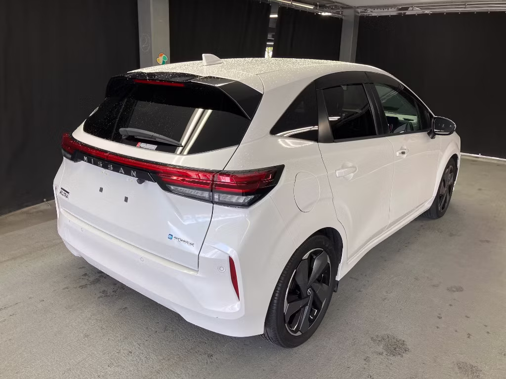 NISSAN AURA