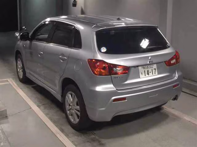 MITSUBISHI RVR