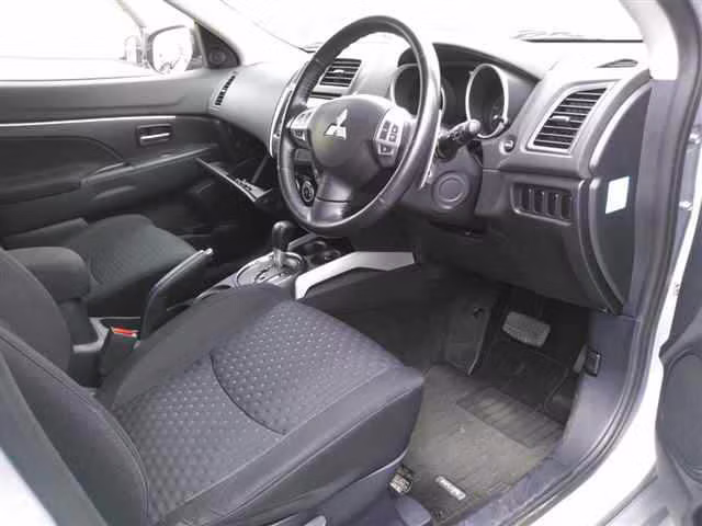 MITSUBISHI RVR