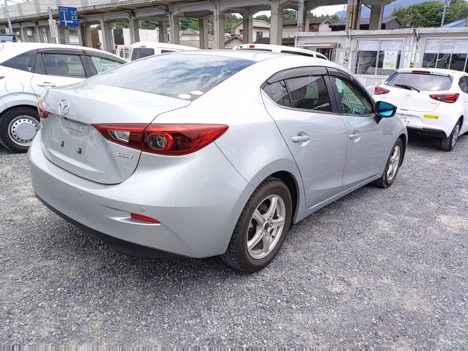 MAZDA AXELA
