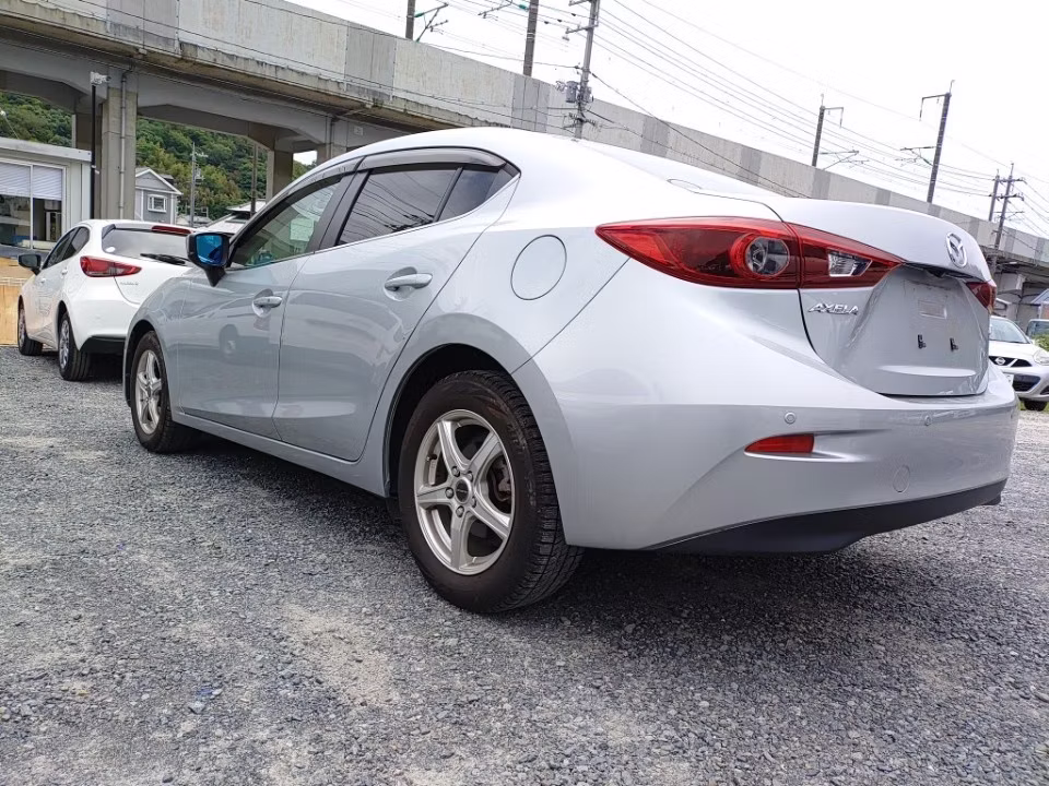 MAZDA AXELA