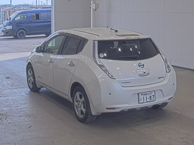 NISSAN LEAF