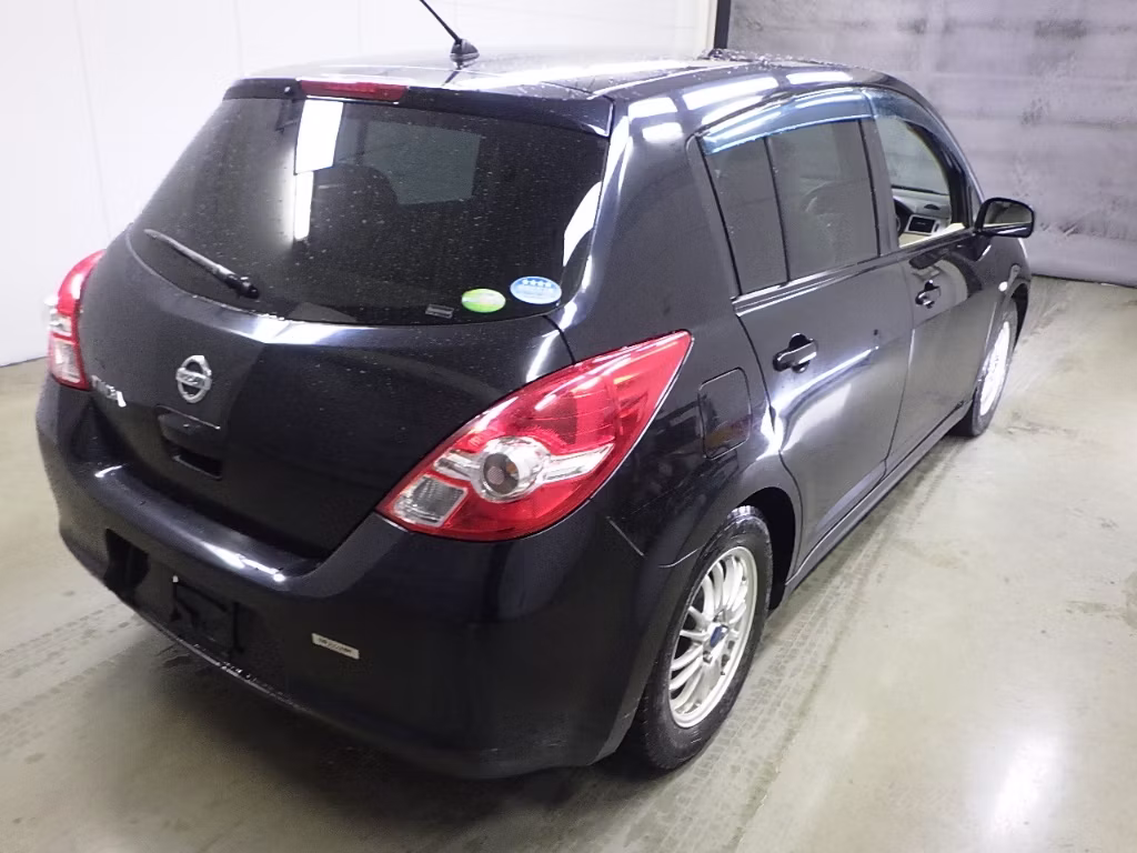 NISSAN TIIDA
