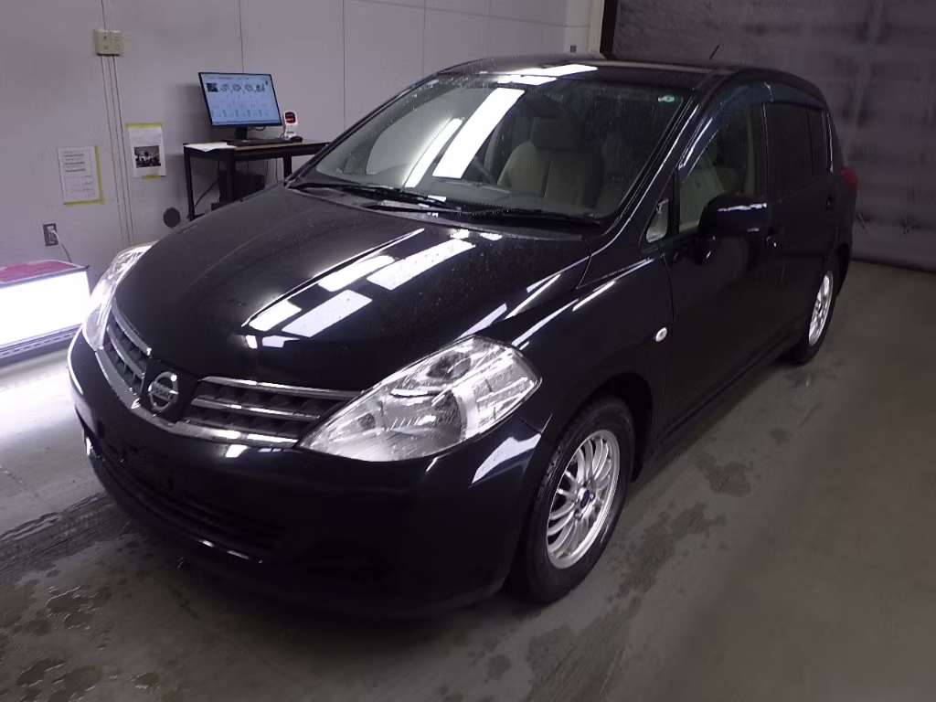 NISSAN TIIDA