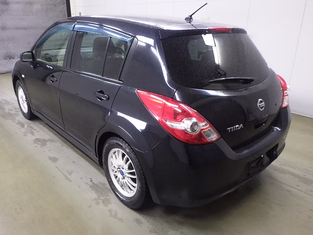 NISSAN TIIDA