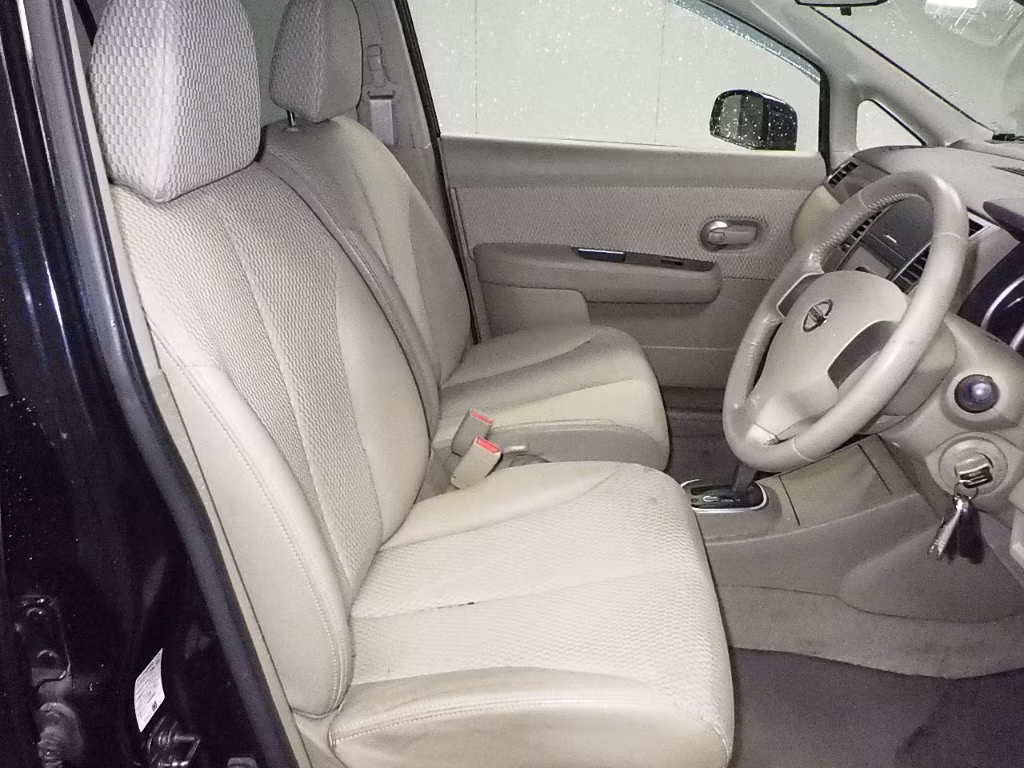 NISSAN TIIDA
