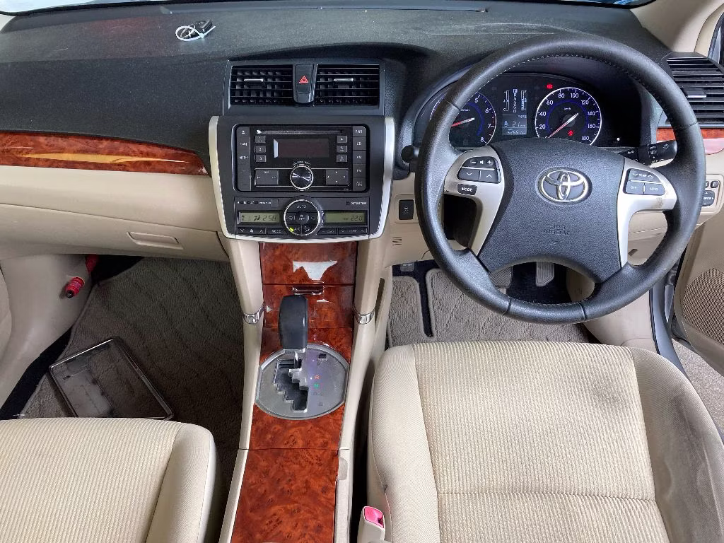TOYOTA PREMIO
