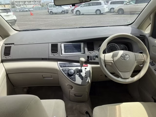TOYOTA ISIS