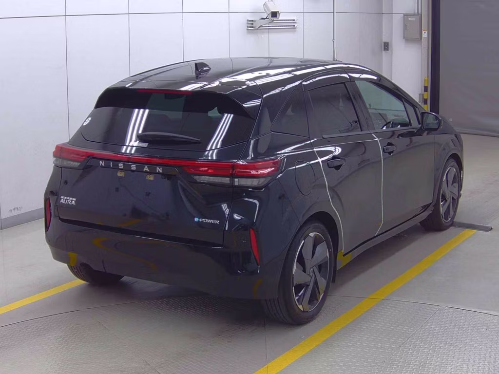 NISSAN AURA