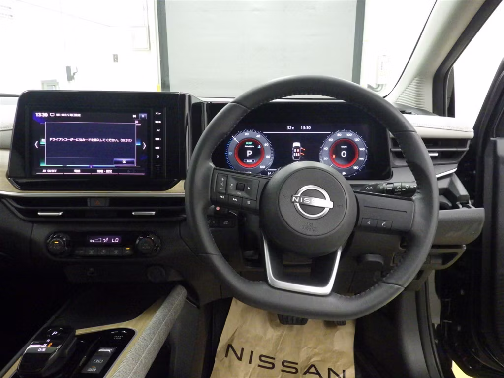 NISSAN AURA