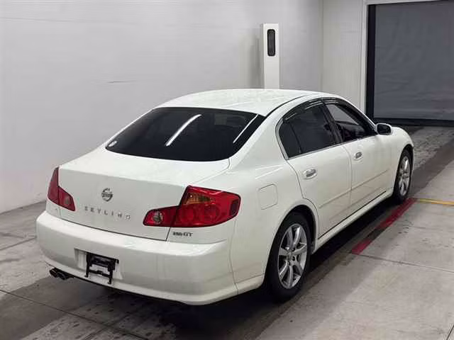 NISSAN SKYLINE