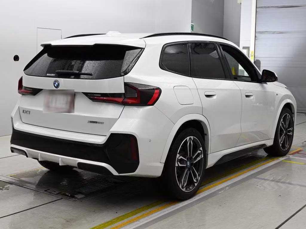 BMW IX1