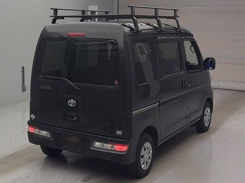 TOYOTA PIXIS VAN
