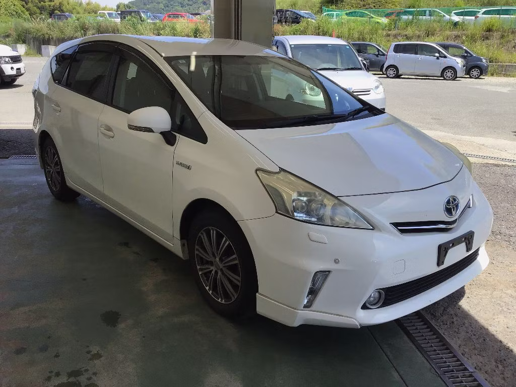TOYOTA PRIUS ALPHA