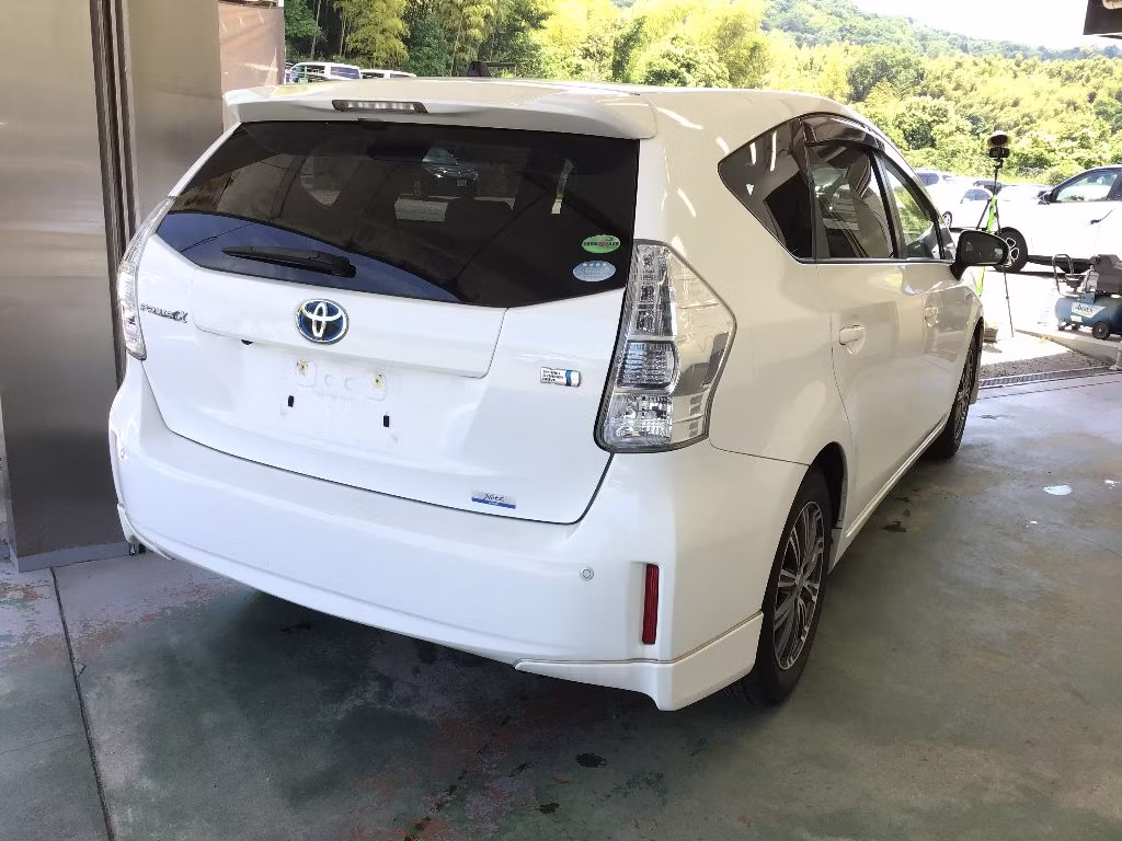 TOYOTA PRIUS ALPHA
