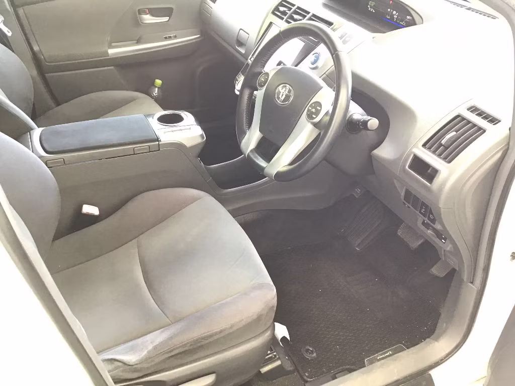 TOYOTA PRIUS ALPHA
