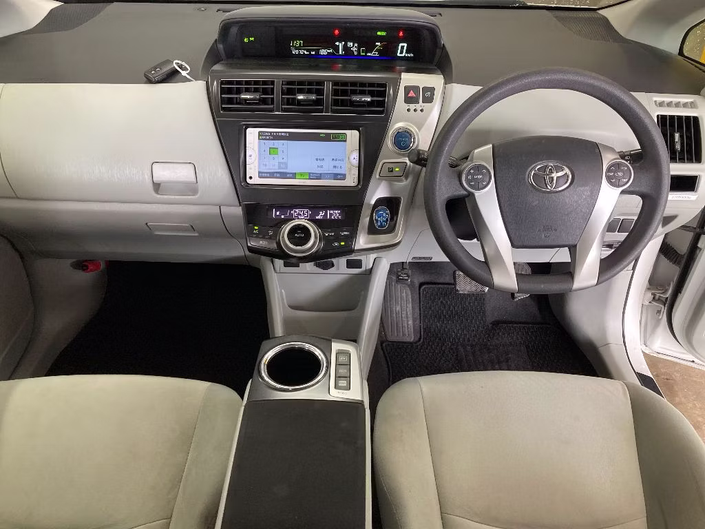 TOYOTA PRIUS ALPHA