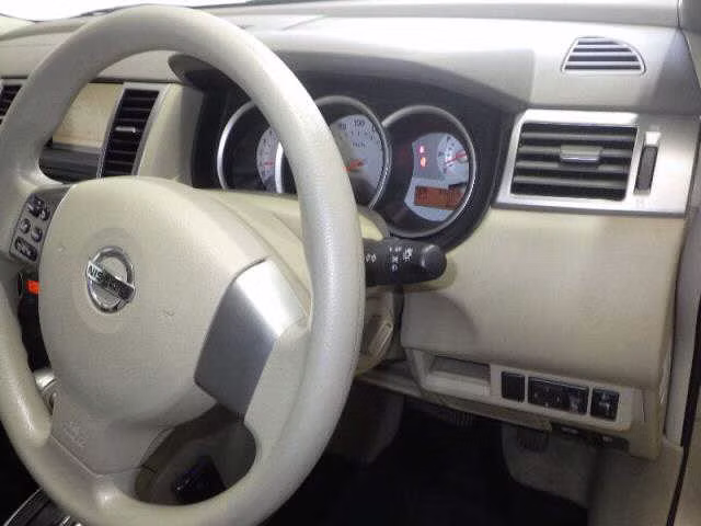 NISSAN TIIDA