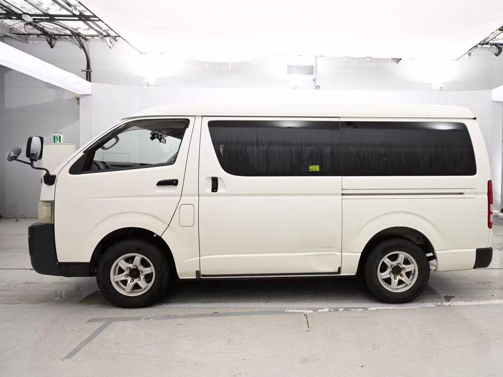 TOYOTA HIACE