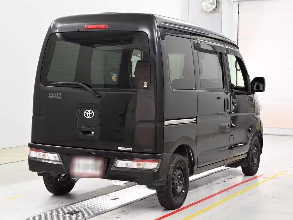 TOYOTA PIXIS VAN