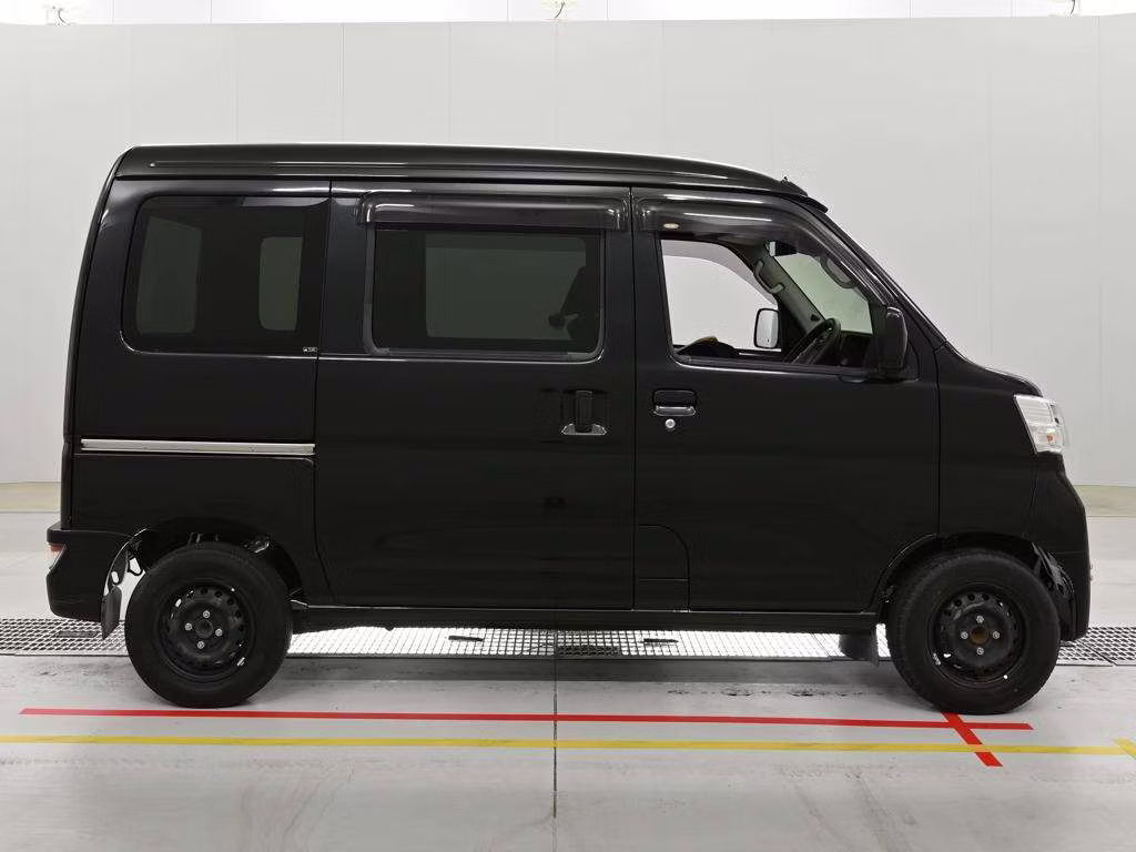 TOYOTA PIXIS VAN