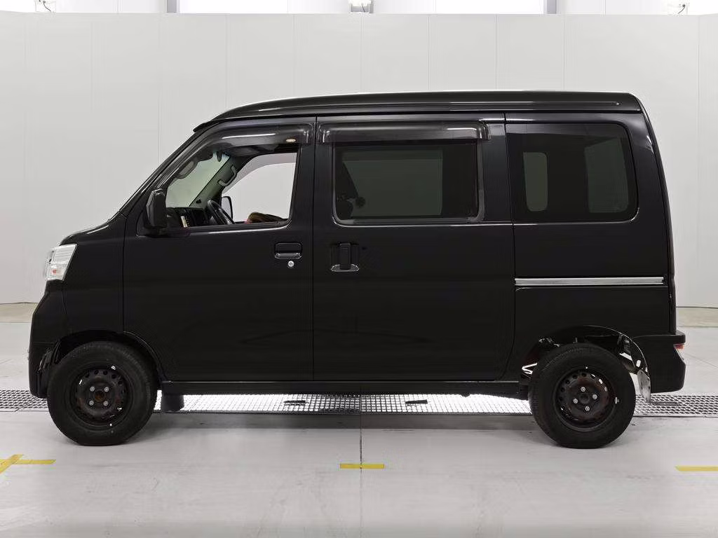 TOYOTA PIXIS VAN