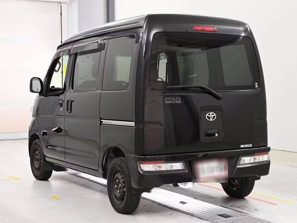 TOYOTA PIXIS VAN