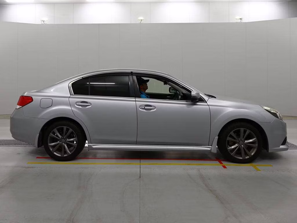 SUBARU LEGACY B4